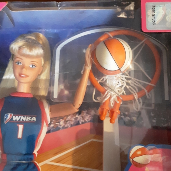 WNBA Barbie - Picture 8 of 9